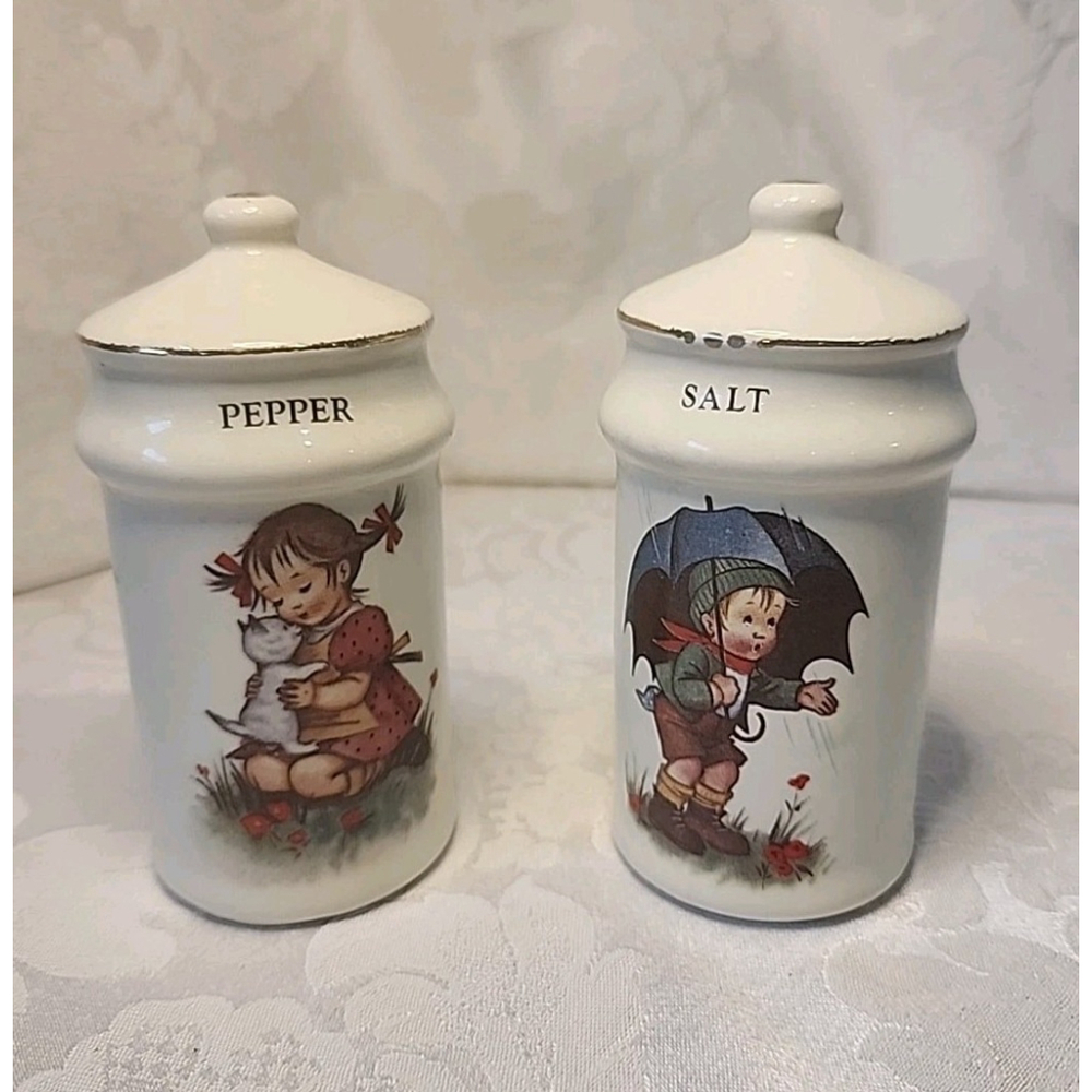 Hummel Salt Pepper Shakers Vintage Boy Girl Pair White Gold 4"